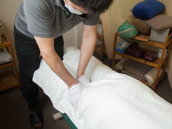 星野整体院/大腿部後ろの操作