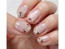 ポルカドットネイル(polkadot nail)の雰囲気（押し花で可憐に）