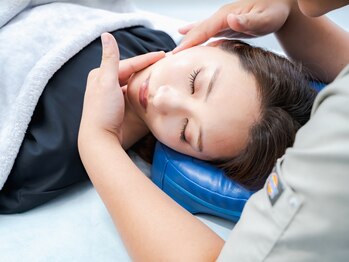 アイケアラボ 伏見店(アイケアLaBo)の写真/【慢性的な首/肩こりを解消】独自のアイケア整体+ヘッドスパ80分¥10000!老眼や視力低下にもオススメ♪