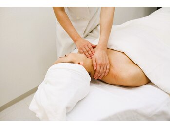 ポーラ 須賀川店(POLA)/首肩まわりも凝りをほぐします