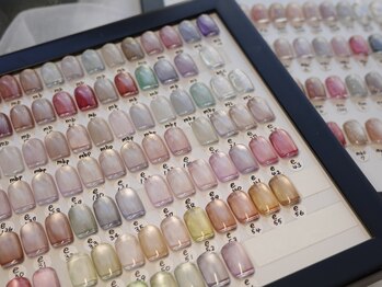 ネイルスタンド(NAIL STAND)の写真/大人気！うる艶、ぷるマグ、enoi等のマグネット・フラッシュ合計130色以上からお選びいただけます♪