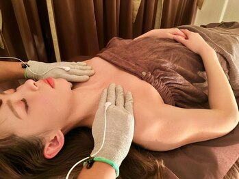 アール 栄店(R)の写真/一度受けたらやみつきの爽快感ある施術です！デスクワークでカチコチに固まった首肩コリもしっかり解消◎