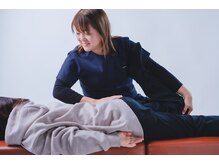 笑む整体の雰囲気（「首肩腰のつらさを根本改善」）