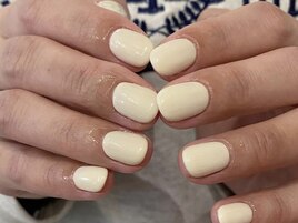 こっくりホワイトネイル