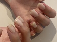 アルナイズネイル(Arnaiz nail)/シアーホワイト×ゴールドアート