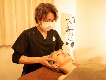 ザ フェイス 横浜桜木町店(THE FACE)の写真/【お顔の左右差、歪みを改善！】エラはりやあごのライン、大きな顔のお悩みは、当店自信の小顔MENUで解決♪