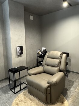 ザ ビー(THE_B)の写真/完全個室の落ち着くプライベート空間♪トレンドを熟知した女性Stylistがマンツーマンで向き合います◎