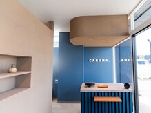 カルナ(CARUNA.)の雰囲気（落ち着いた色合いの店内でごゆっくりお過ごしいただけます。）