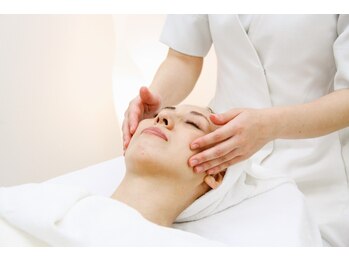 ポーラ 須賀川店(POLA)/お顔のコリをほぐしていきます