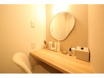 美肌工房 エステサロン上迫/個室内ドレッサー