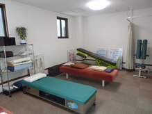 川口カイロプラクティック整体院の雰囲気（施術をする場所は個室ではなくオープンな感じです）