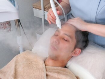 ティーズエステティック(tees aesthetic)の写真/男性のお肌のお悩みも解決！気になる毛穴汚れ・黒ずみ・ザラつきを改善し、清潔感溢れるモテ肌へ★