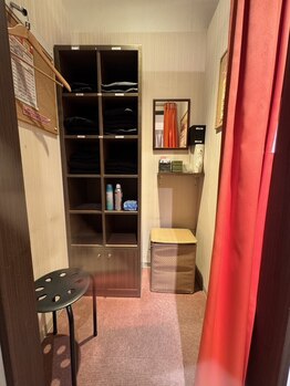 カラダファクトリー 目黒店/目黒店の更衣室写真です♪