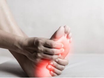 紬(TSUMUGI)/足裏の痛み　原因は股関節