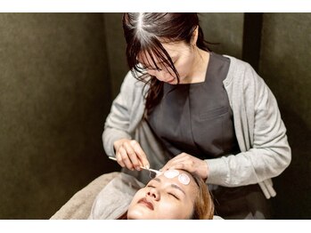 コウ 博多(KOU.)/フェイシャルWAXやセラピール◎