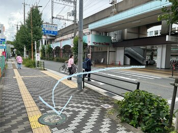 プラチナムアロマ 近鉄八尾駅前店(PLATINUM AROMA)/目の前に横断歩道があります。