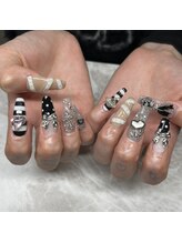 リノン(Linon)/ゴテゴテ派手ネイル