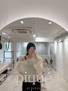 ピケピラティス 高田馬場店(pique pilates)/ロゴ入りのミラー