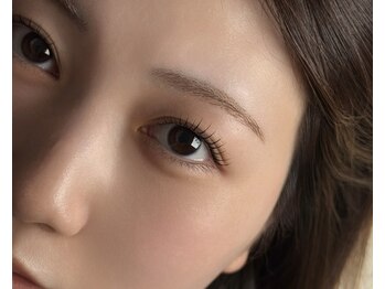 マドンナリリー(Madonna Lily)の写真/まつげのお悩みもお気軽に♪目の形や自まつ毛に合わせて、扱いやすく自然に似合う目元へ。
