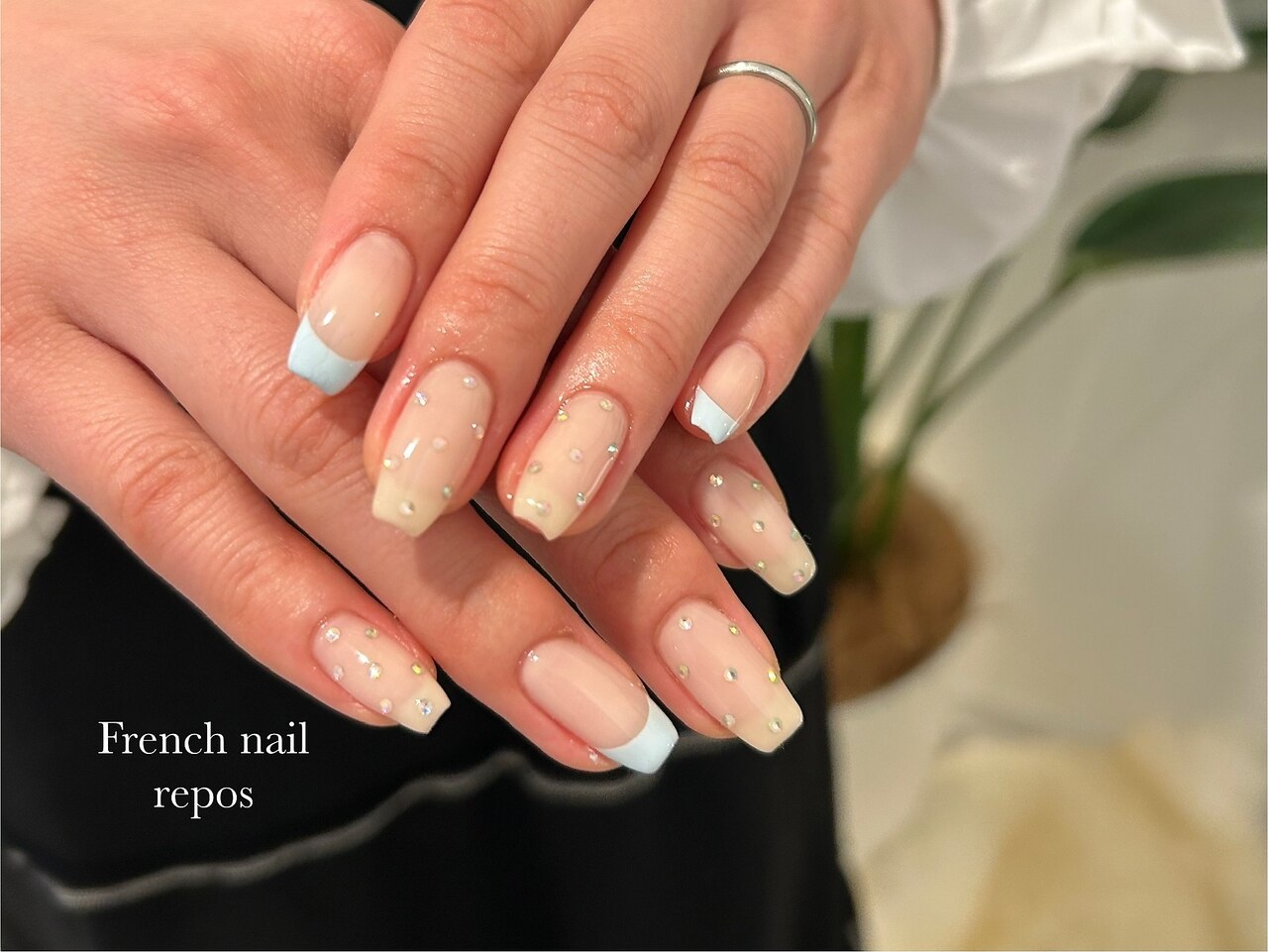ネイルチップ ワンホン フレンチ クリアストーン ネイルチップ ワンホン フレンチ クリアストーン 2025年秋トレンド