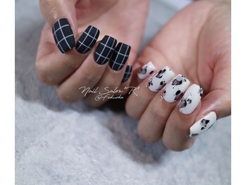 ネイルサロン R/スタイリングコース　8300円