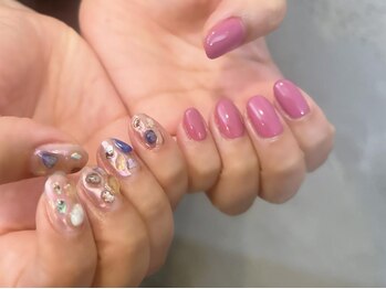 ノラ ミナミアオヤマ(NORA MINAMIAOYAMA)/ピンクとミラーアクセサリー