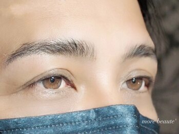 ネイルアンドアイラッシュ モアボーテ(Nail&Eyelash More Beaute)の写真/【メンズアイブロウ★】専用個室での施術で人目を気にせずリラックス◎眉の形をデザインしてハンサム眉に！