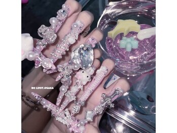 ノーリミットオオサカ(NOLIMIT.OSAKA)の写真/【トレンドネイルから個性派ネイルまでお任せ】キラキラ可愛いパーツ多数！指先をおしゃれに♪