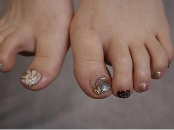 リュセル(Lusel)の写真/【足元から華やかに】さりげなくトレンド感をプラスしたい方におすすめ！お仕事柄ネイルができない方にも◎