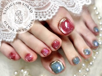 ネイルズガッシュトウキョウ 横浜西口店(NAILsGUSH TOKYO)の写真/ワンカラーからこだわりアートまで対応◎
お気に入りのフットネイルで足元から可愛く♪