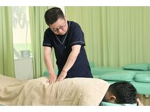がんばる接骨院の雰囲気(ベテランの施術でリラックス出来ます。)