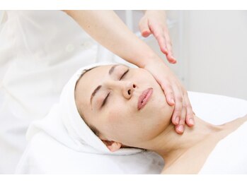 ポーラ 須賀川店(POLA)/お顔を引き上げていきます