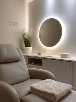 mire ララピール/眉メイク/ヒト幹細胞ドライヘッドスパの写真/名古屋・金山の完全個室サロン。40~50代の乾燥,くすみ,育毛促進など大人のお悩みに特化したケアをご提供。