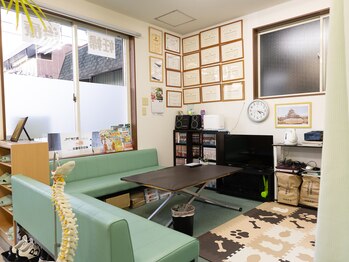 整骨院けんしん 安積院/待合席