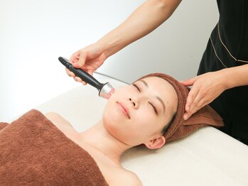 ビジュー(bijou)の写真/【皮膚科提携サロン】ダウンタイムなし究極エイジングケア"フォースカッター"で二重顎撃退!しわ&たるみ改善