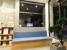 整骨院リライフ 西原店(Re.life)の雰囲気（内観待合）