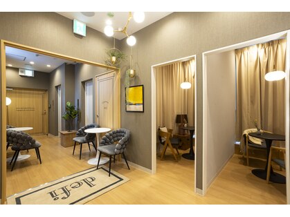 デフィー 梅田茶屋町店の写真