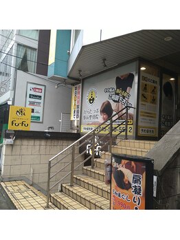 くつろぎ鍼灸整体院/ビルの入り口