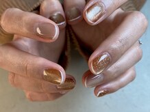 ネイル初めての方も試しやすいうるうるマグネットカラーが充実◎