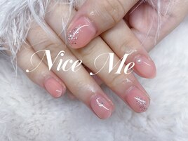 サーモンピンクのハートネイル