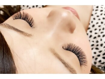 ロアアイラッシュ(Roa eyelash)/ボリュームラッシュでフサフサに