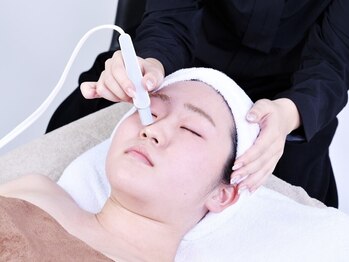 ホワイトアクア 京橋店(WHITE AQUA)の写真/【毛穴洗浄でつるん肌へ！】従来の毛穴洗浄との違いを実感◎毛穴レスに！ダウンタイムなし♪