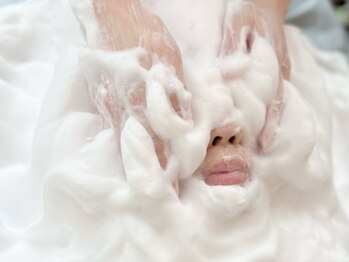 スタジオフラフィー(studio Fluffy)の写真/《もこもこ泡に包まれる新感覚エステ》たっぷりの生泡で汚れをごっそり洗い落とし、ツヤモチ肌を叶えます♪