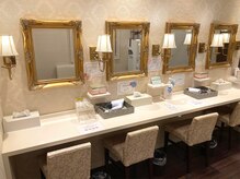 パウダールーム完備、オススメの基礎化粧品を自由にお試し可能☆