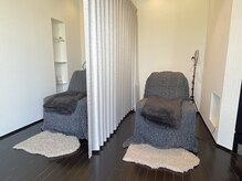 アース ネイルアイラッシュ 前橋店(EARTH Nail&Eyelash)の雰囲気（ヘアサロン併設ビューティサロンでごゆっくりお過ごしください）