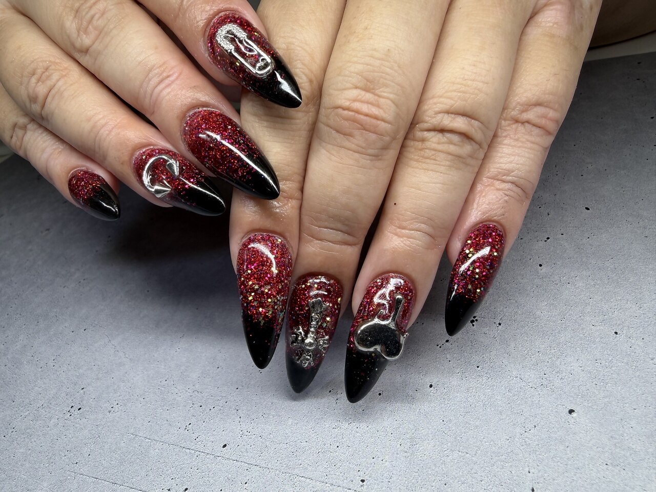 2026年冬トレンド】クロムのネイルデザイン集｜人気順｜10ページ目