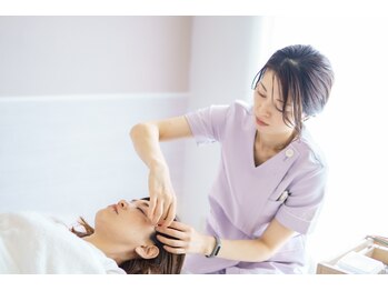 女性鍼灸師による美容鍼専門店 shika. 【 肩こり/小顔/たるみ/ほうれい線/シワ改善】の写真/家事や仕事で頑張るあなたへ。首肩こり・眼精疲労・蓄積した疲労感をリセットし、明日からまた前向きに！