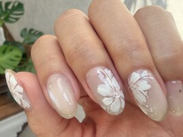 繊細な手描きフラワーで華やかに