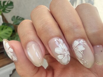 エマ(EMA)/繊細な手描きフラワーで華やかに