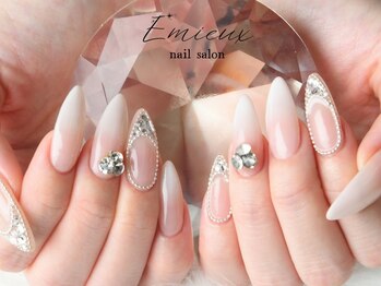 エミュー(Emieux)の写真/大人のエレガントネイルが得意◎上品な指先で周りと差をつけて♪周りと差がつくワンランク上の指先に…☆